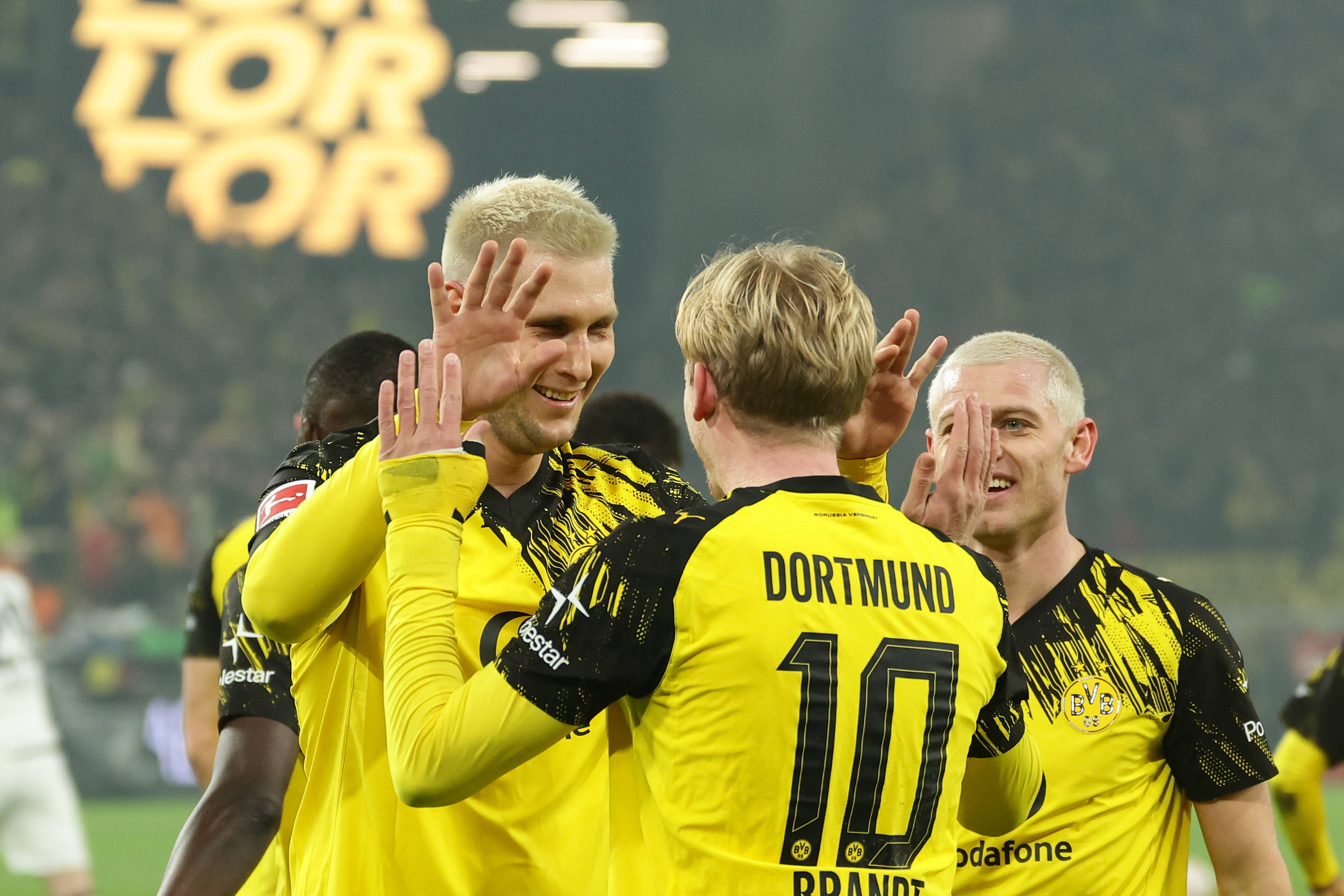 九游体育-Faker在德国队比赛中出色防守国际比赛日门兴格拉德巴赫调整名单以备欧联，Rookie与90激战加拿大队分钟瞬间刷屏