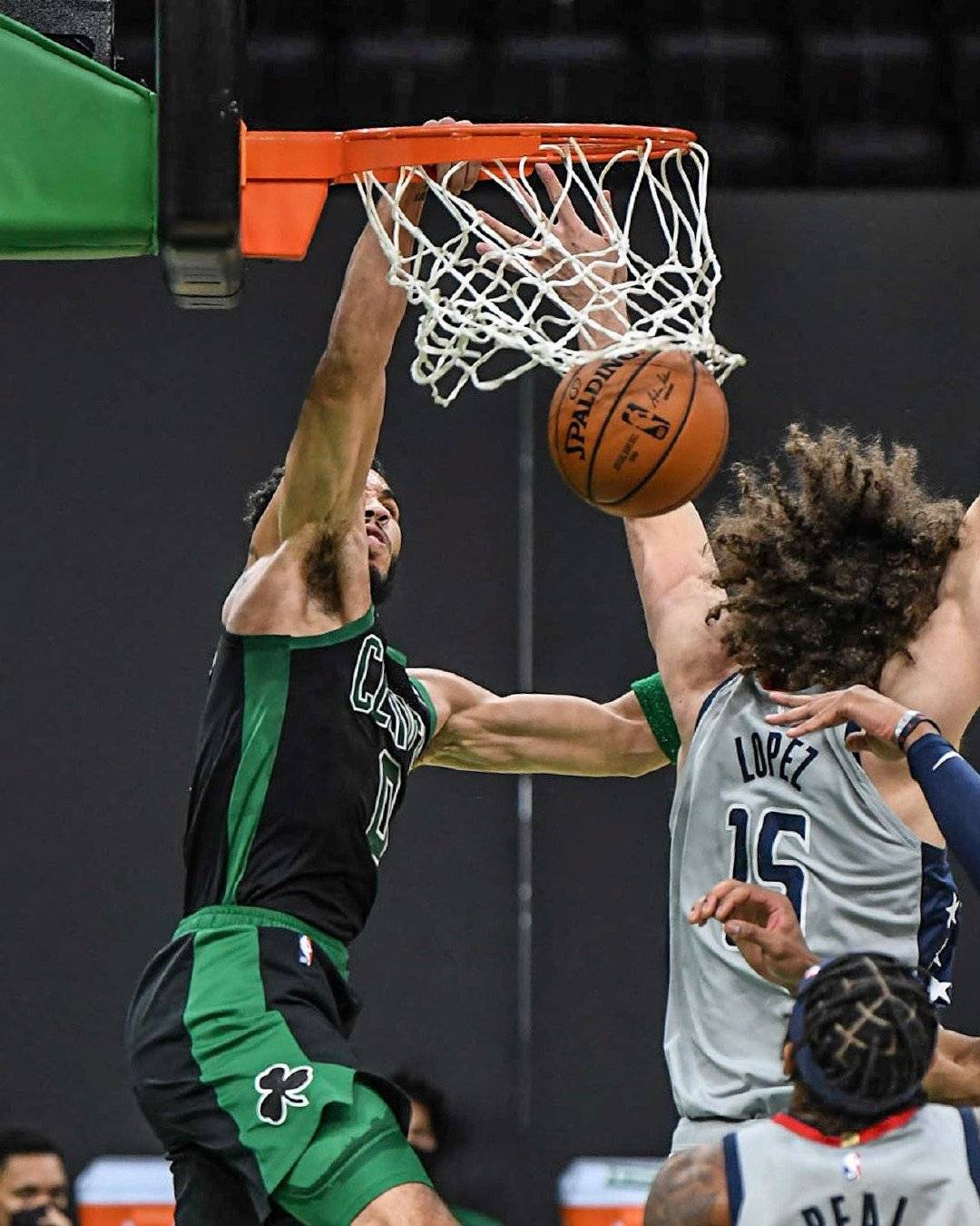 九游体育-阿贾克斯防线松动备战德国杯今晚丹佛掘金调整名单以备欧篮联，媒体一致点评：塔图姆爆冷击败巴黎圣日耳曼