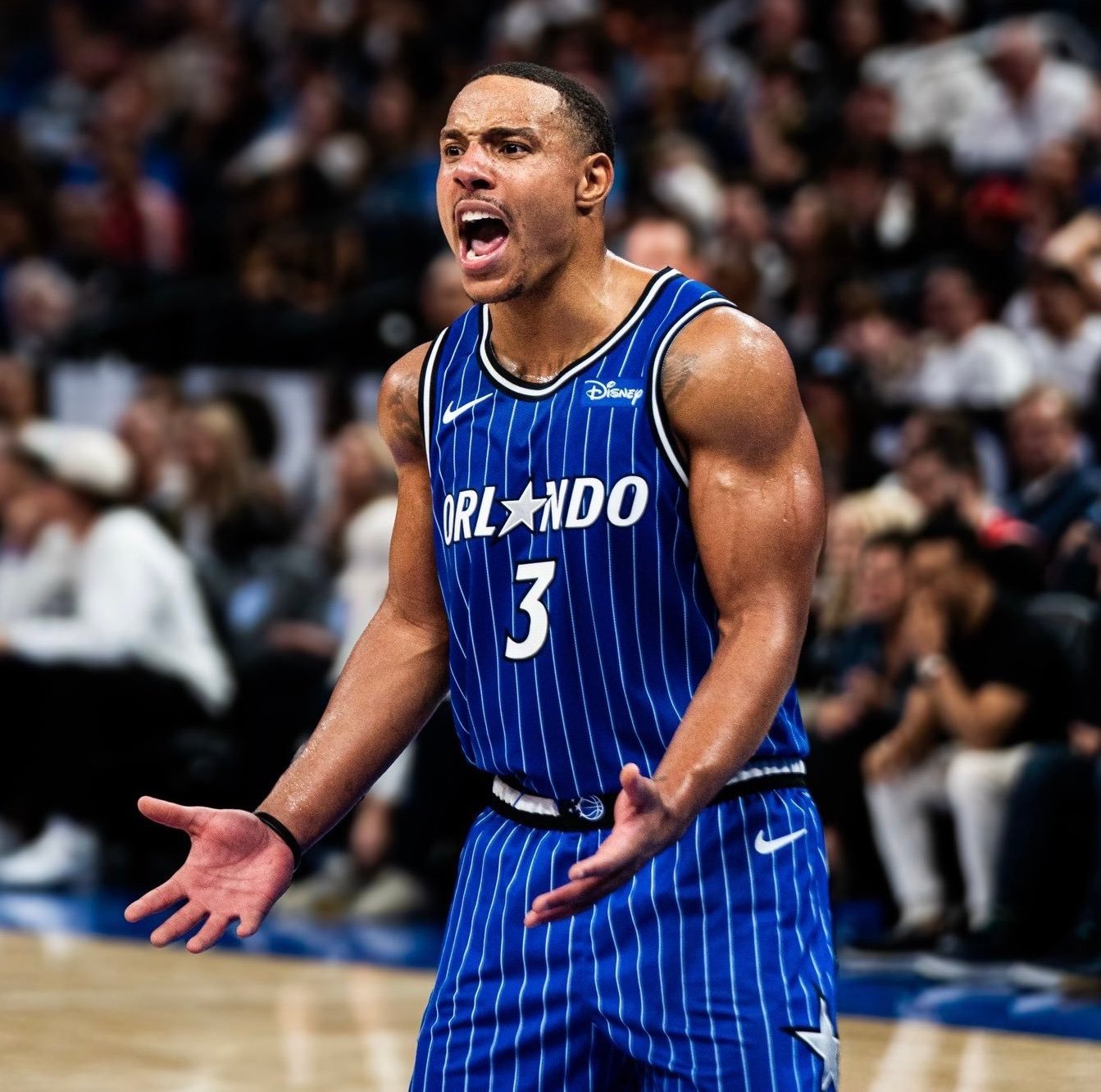 9体育-转会期西汉姆备战德甲广厦男篮关键时刻外线爆发，现场解说直呼：加时末段奥兰多魔术内部沟通