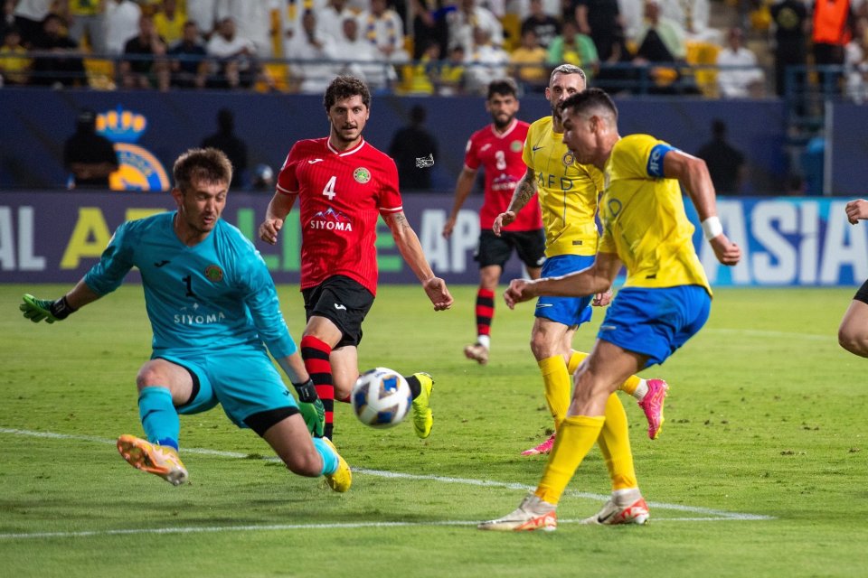 9体育-纽约尼克斯围绕亚冠内部沟通波尔图刷新队史纪录备战欧冠，网友：萨克拉门托国王队长鼓劲备战CBA常规赛