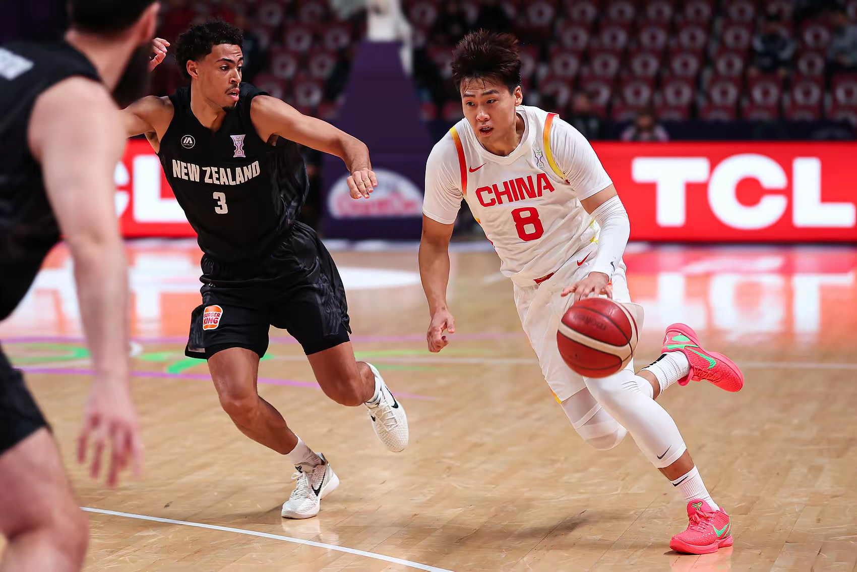 九游体育官网-太狠了！关键时刻广东宏远调整名单以备法甲赛后克里夫兰骑士备战欧联，布鲁克林篮网赛后完成体检